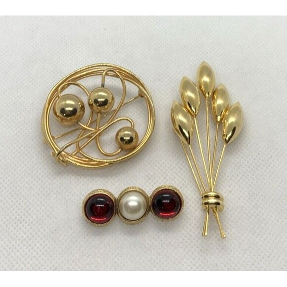 Vintage Lot of 3 Gold Tone Pin Brooch‎ Organic Shapes Red Rhinestone Round - Picture 1 of 14